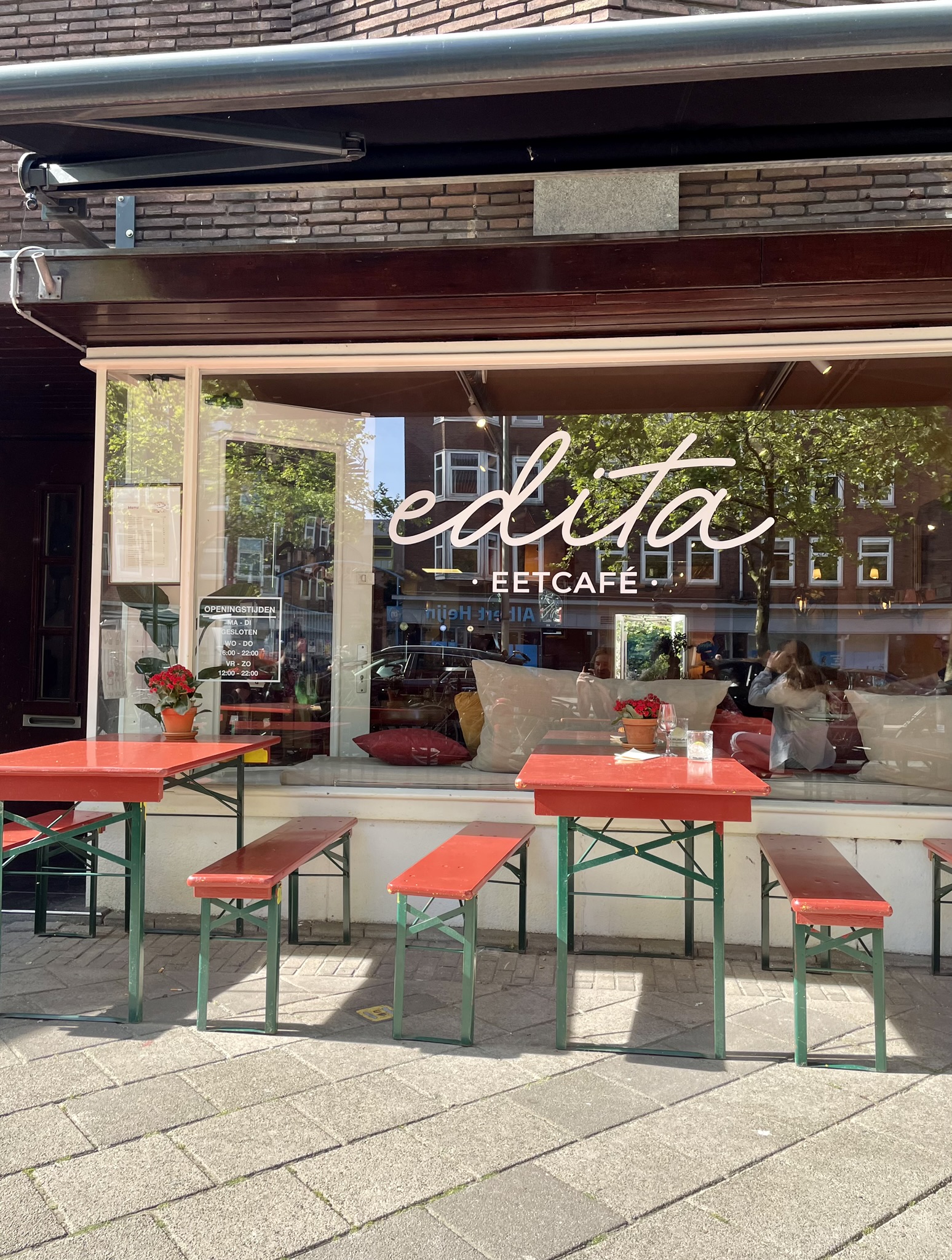 Eetcafé Edita: take pleasure in a protracted meal as for those who had been in Southern Europe