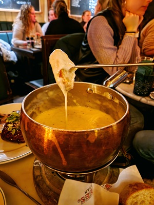 Proeflokaal A van Wees Jeneverproeverij Restaurant Amsterdam Centrum Kaasfondue